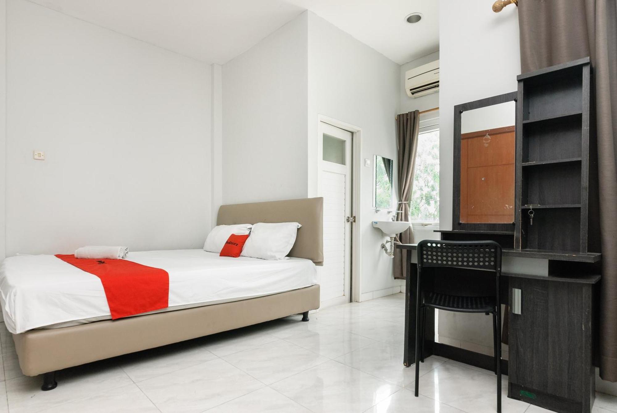 Hotel Reddoorz Near Mandaya Royal Hospital Puri Tangerang Zewnętrze zdjęcie
