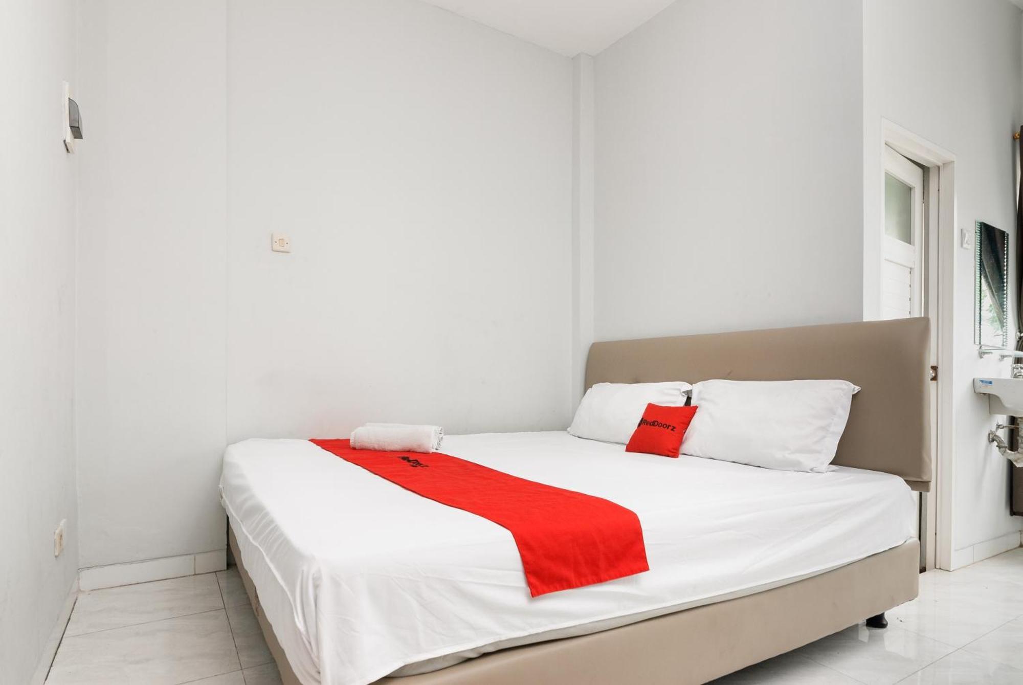 Hotel Reddoorz Near Mandaya Royal Hospital Puri Tangerang Zewnętrze zdjęcie