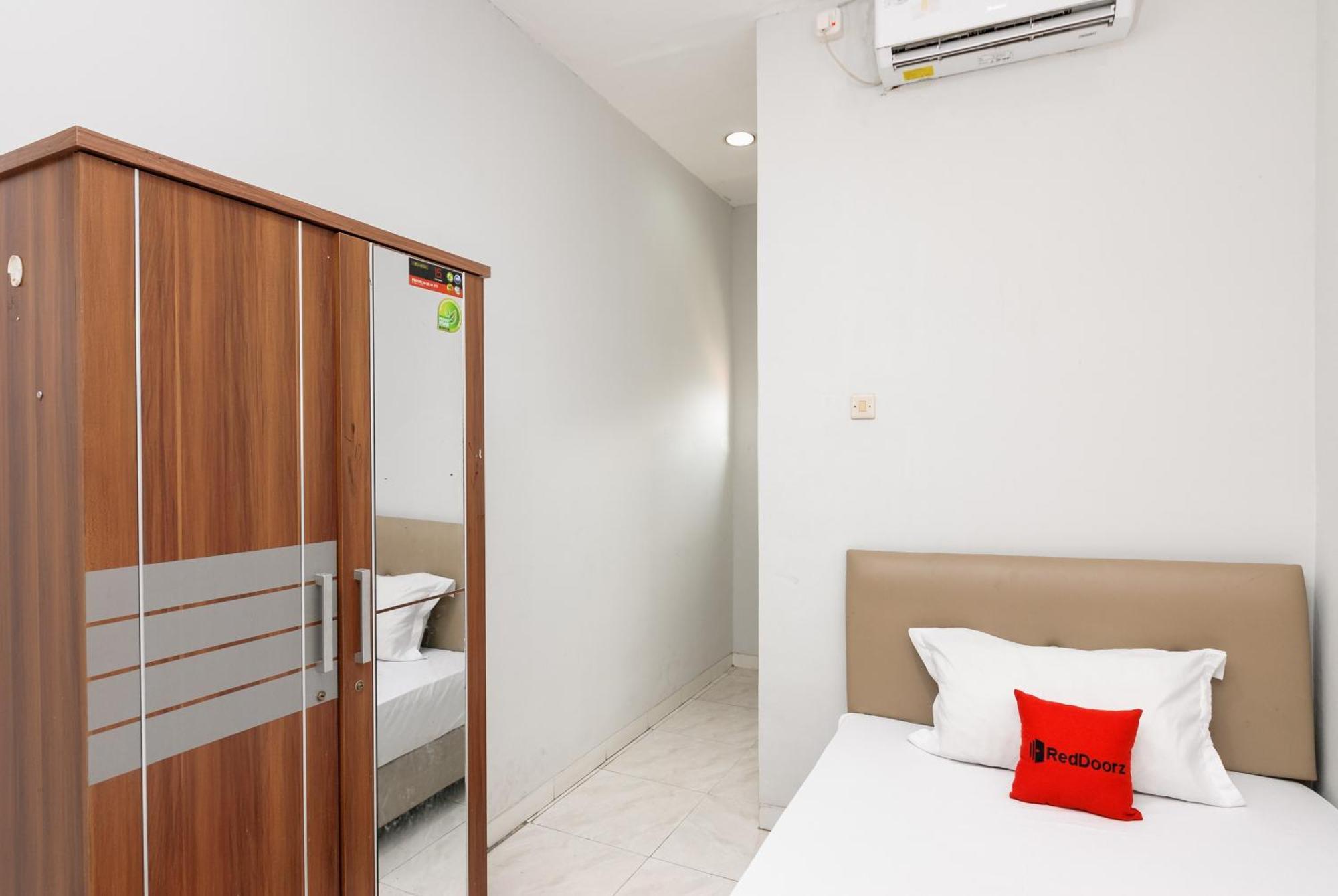 Hotel Reddoorz Near Mandaya Royal Hospital Puri Tangerang Zewnętrze zdjęcie
