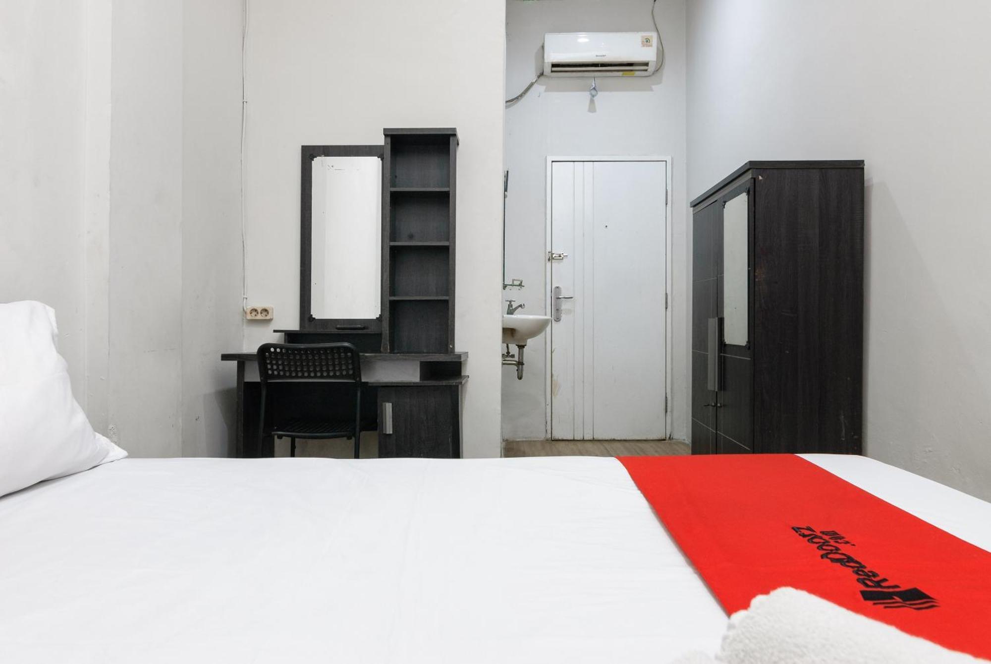 Hotel Reddoorz Near Mandaya Royal Hospital Puri Tangerang Zewnętrze zdjęcie