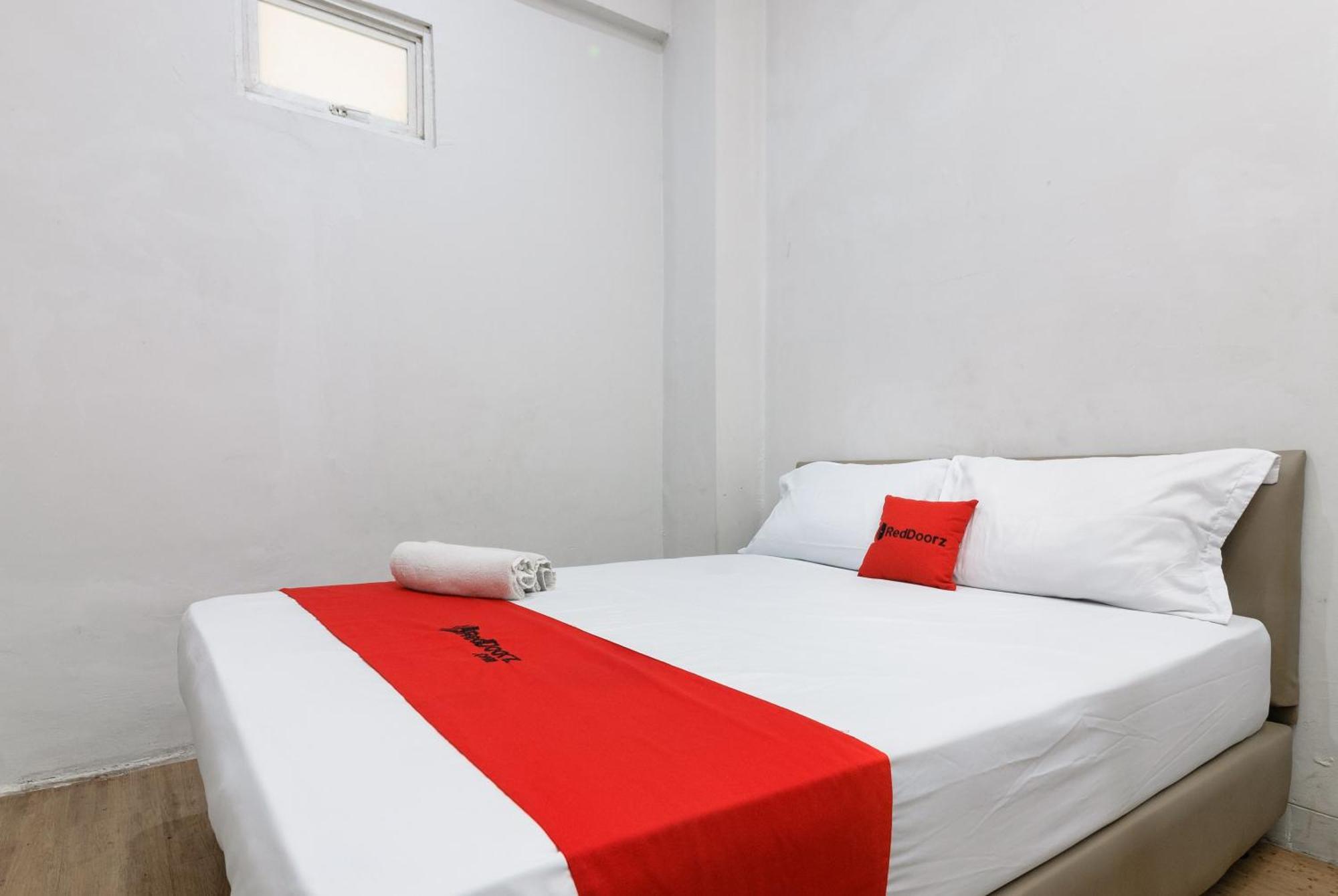 Hotel Reddoorz Near Mandaya Royal Hospital Puri Tangerang Zewnętrze zdjęcie